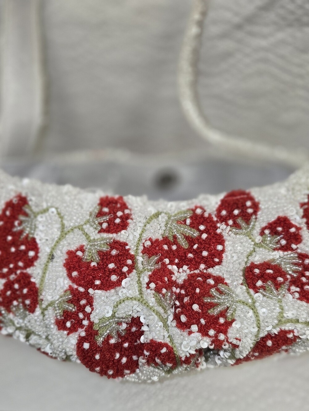 Viral Handcrafted Strawberry Beaded Shoulder Bag Purse Cottagecore NWT - Picture 14 of 14